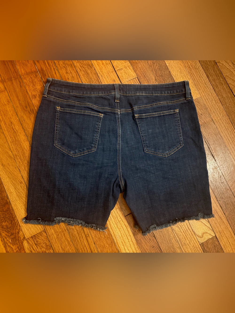 Chico's Frayed Hem girlfriend Jean Short women’s 14 2.5 so slimming 7” inseam
